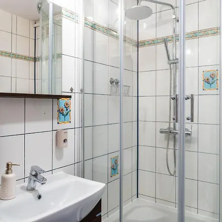 Проживание в семье Novinea Ostrow Tumski