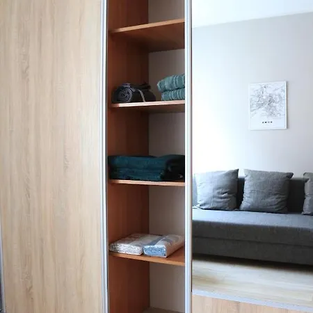 Novinea Ostrow Tumski Проживання в сім'ї